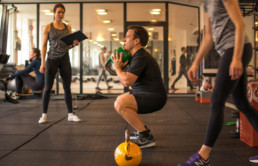 anders-træner-goblet-squat-i-sporting-health-club
