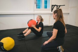 Sanne-Messer-Ane-Wallball-Crunch-InnerGym